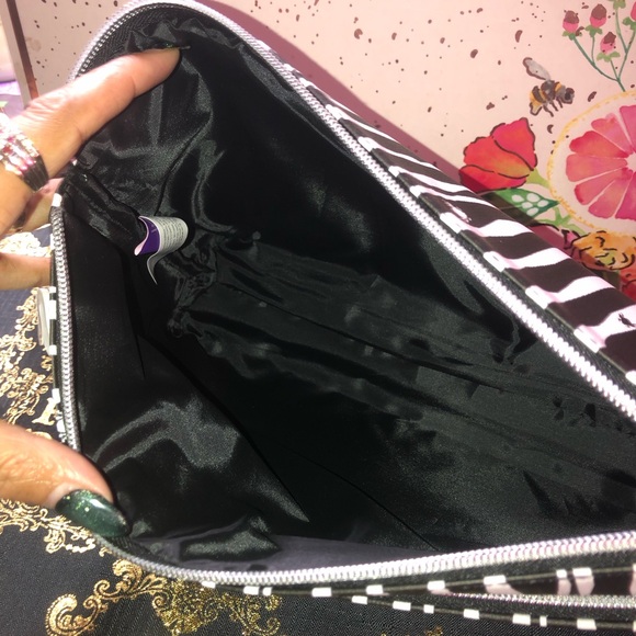 Beetlejuice makeup cosmetic bag. - Picture 8 of 8